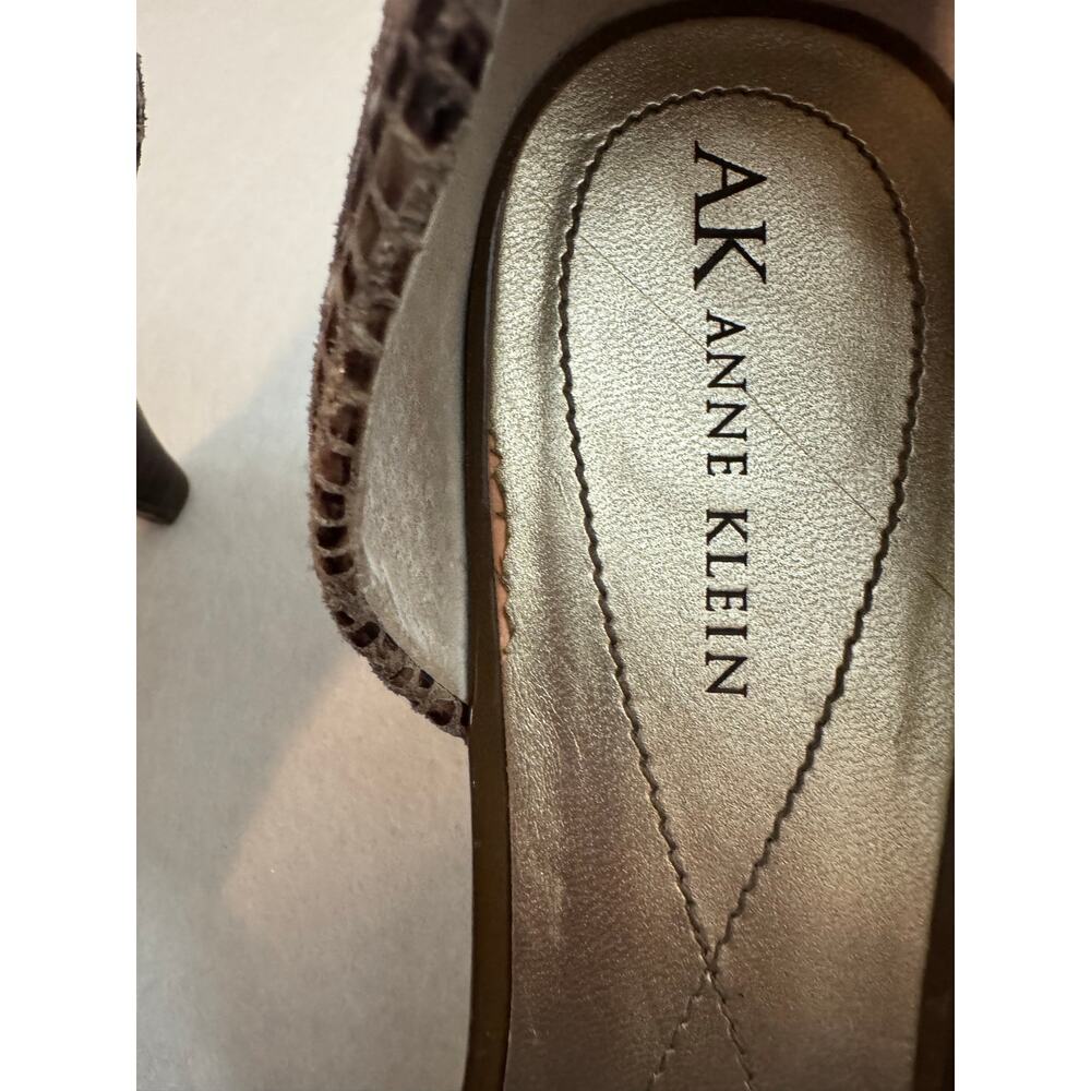 Anne Klein Roselyn 3” Heels Pumps Tan Brown Leather Snakeskin Buckle Peep Toe 9M - Picture 4 of 11